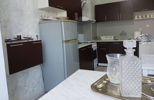 Serdika Apartment | Уютен апартамент в центърът на града. До търговски център, парк и метро.