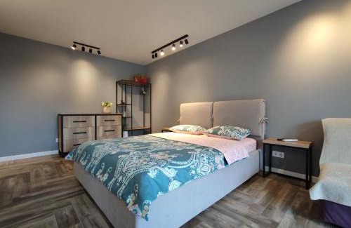 Solomjanskyj Apartment | Уютная квартира возле БЦ Tower, концерт-холл Оазис