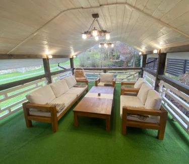 Slavske Ski Chalet | Шале Маєток Смерековий