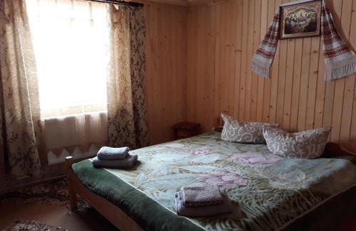 Yablunytsya House | Яблуневий сад