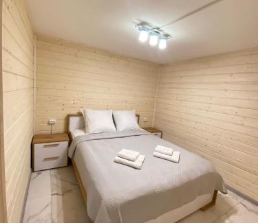 Vorokhta Cabin | Іній