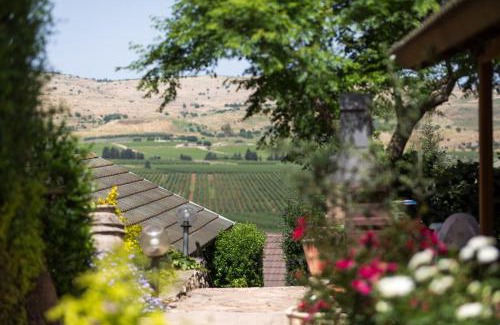 Ramot Naftali Bed & Breakfast | אביב בכרם - בקתות כפריות מקסימות עם ג'קוזי מול נוף מדהים