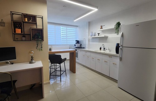 Ashdod Apartment | דירה נעימה מאובזרת ומעוצבת אדריכלית