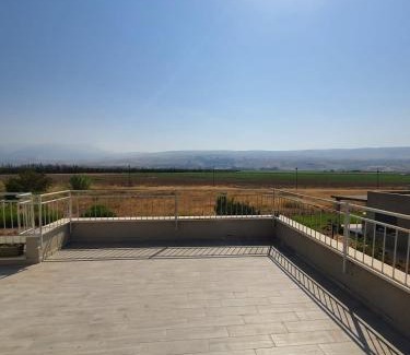 Sde Nehemia Apartment | היחידה ליד הנחל עם הנוף לחרמון