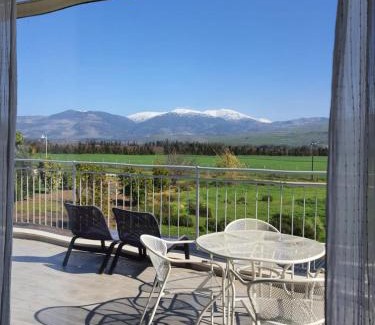 Sde Nehemia Apartment | היחידה ליד הנחל עם הנוף לחרמון