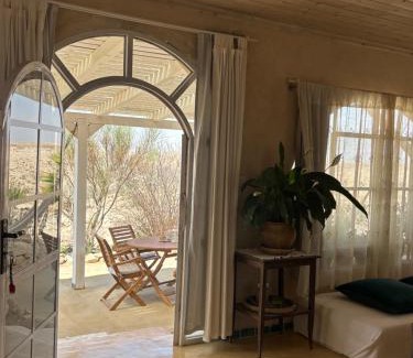 Ezuz Cabin | המצפה-אירוח מדברי עזוז