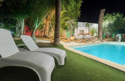 Rishon LeTsiyon Villa | וילה מונטאנו עם בריכה מחוממת וג'קוזי במרכז העיר - Villa Montano with a heated pool and jacuzzi in the city center