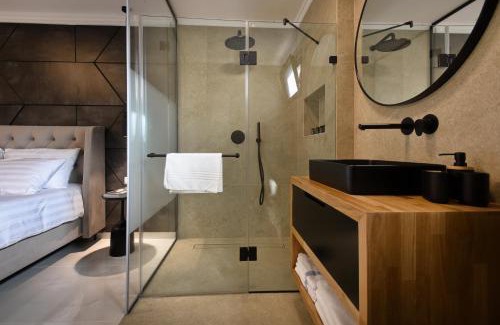 Ein Ya'akov Hotel | וילת קרטייה