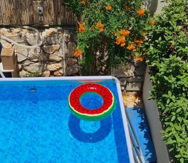 Yodfat Villa | מול הים - דירה קסומה עם ג'קוזי, מרפסת ונוף פנורמי לים