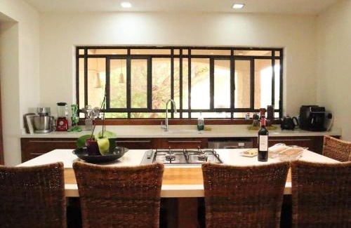 Idan Villa | סוף העולם שמאלה