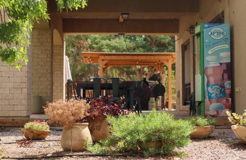 Idan Villa | סוף העולם שמאלה