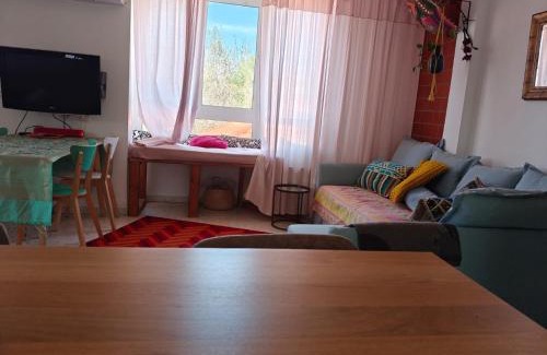 Kfar Vradim Apartment | צימס - דירת אירוח בגליל עם מרפסת