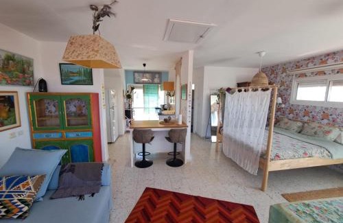 Kfar Vradim Apartment | צימס - דירת אירוח בגליל עם מרפסת
