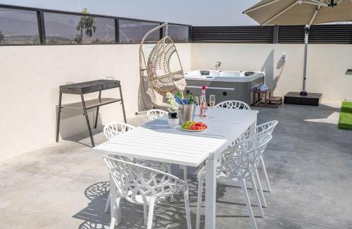 Yavne'el Apartment | רוי סוויטות בוטיק - סוויטה עם בריכה פרטית וסוויטה עם ג'קוזי פרטי