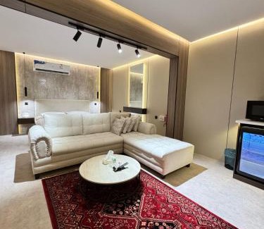 Al Hofuf Apartment | استديو انيق بجلسة ومدخل ذكي