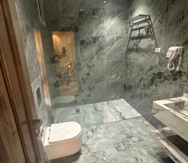 Taif Hotel | الأوائل الذهبية للشقق المخدومة فئة اقتصادي