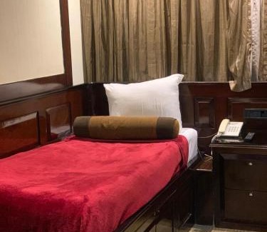 Helwan Hotel | الباخرة ريفر بوت