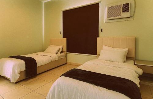 Taif Apartment | الوسام شقة كبيرة 4 غرف نوم وصالة وشرفة-بلكونة- Large apartment with 4 bedrooms, a living room and a balcony