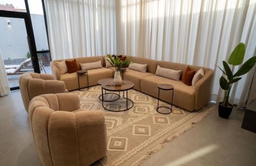 Al Kura Ski Chalet | شاليهات بلانكا الفندقيه