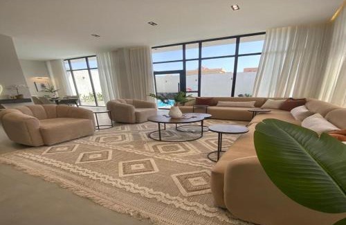 Al Kura Ski Chalet | شاليهات بلانكا الفندقيه