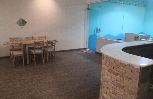 Unaizah Ski Chalet | شاليه الوردة البيضاء