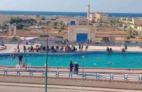 Marsa Matruh Ski Chalet | شاليه بقرية القصر السياحية للايجار ب مطروح إمتداد شاطيء الأبيض حمام السباحة في القرية به صيانه