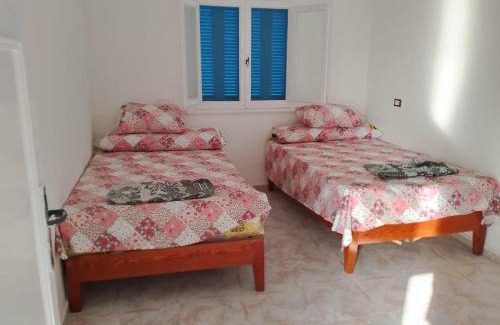 Marsa Matruh Ski Chalet | شاليه بقرية القصر السياحية للايجار ب مطروح إمتداد شاطيء الأبيض حمام السباحة في القرية به صيانه