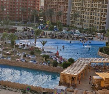 Al-'Amriyah Ski Chalet | شاليه بورتو جولف