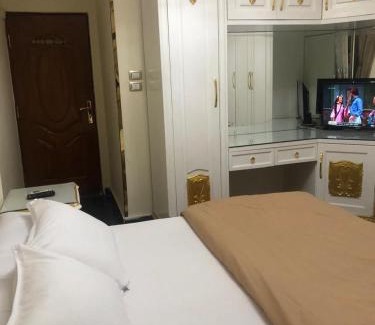 Al Duqqi Apartment | شقة الدقي تري النيل