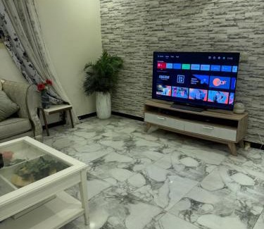 Unaizah House | شقة خاصة بغرفتي نوم ومطبخ وصالة ومجلس