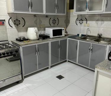 Unaizah House | شقة خاصة بغرفتي نوم ومطبخ وصالة ومجلس