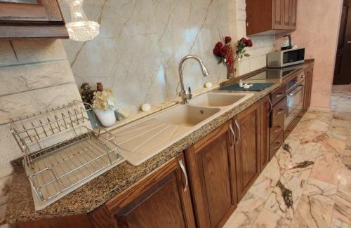 Amman Apartment | شقة مفروشة في البنيات - بالقرب من جامعة البتراء