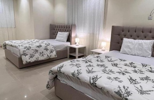 Hera Street Apartment | شقة من غرفتين وصالة ومطبخ