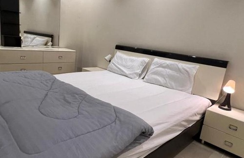 Hera Street Apartment | شقة من غرفتين وصالة ومطبخ