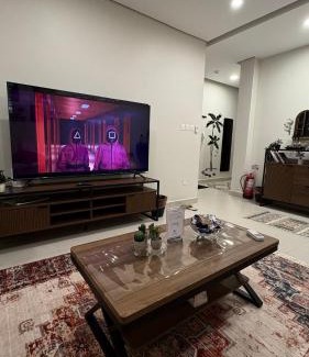 Al Kura Apartment | شقه فاخره بأثاث مريح غرفة نوم وصاله