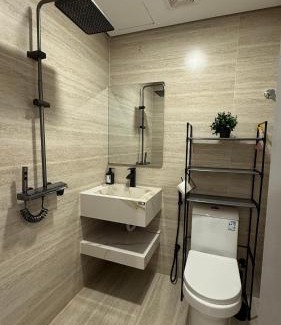 Al Kura Apartment | شقه فاخره بأثاث مريح غرفة نوم وصاله