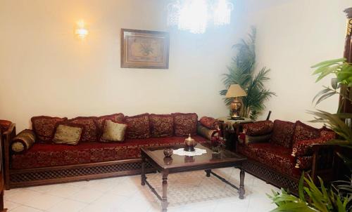 Hay Al Qoriaa Apartment | شقه فاخره بثلاث غرف دورين على البحر