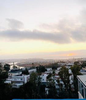 Hay Al Qoriaa Apartment | شقه فاخره بثلاث غرف دورين على البحر