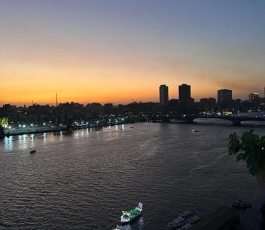 Al Manial Apartment | شقه فندقيه عائليه اطلاله على النيل بانوراما