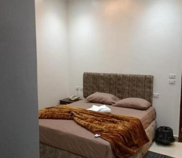 Al Duqqi Hotel | فندق كايرو زد-cairo zed hotel