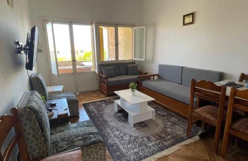 Al-Hammam Ski Chalet | قرية الكروان شالية بجنينة خاصة 2 غرفة نوم