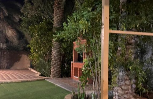 Al-Hofuf Ski Chalet | منتجع اللحظة الجميلة