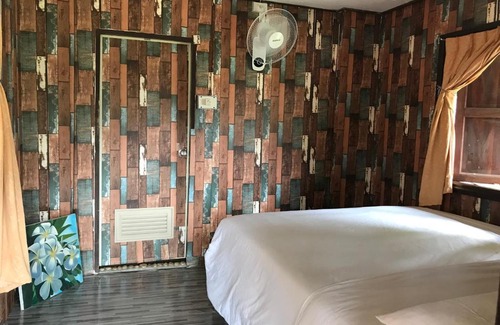 Ko Chang Ski Chalet | บ้านตำหนักช้าง