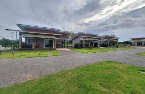 Suan Phueng House | บ้านน้ำผึ้งโฮมสเตย์