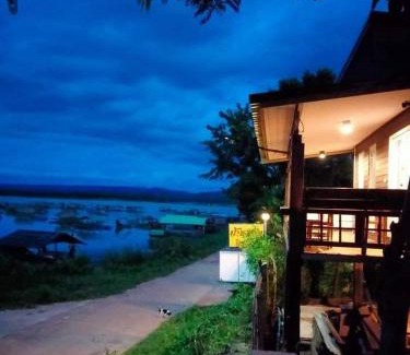 Wang Sam Mo House | บ้านสวนริมน้ำวังใหญ่ ห้อง a1 วังสามหมอ อุดรธานี