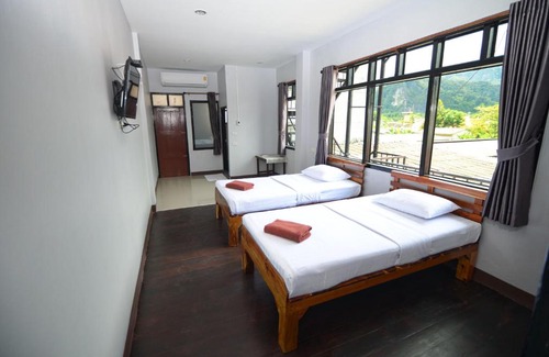 Tham Nam Phut Hotel | รัตนพงษ์ Rattanapong