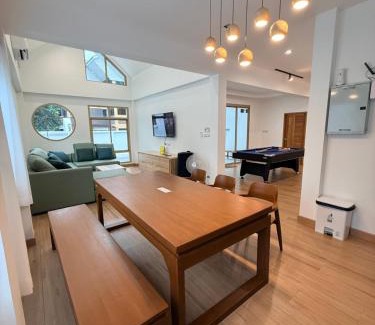 Saen Suk Villa | วันบางแสนพูลวิลล่า