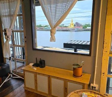 Pak Kret House | เฉื่อยโฮมสเตย์