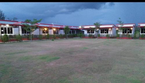 Tha Mai Hotel | เยลโล่สโตนรีสอร์ท