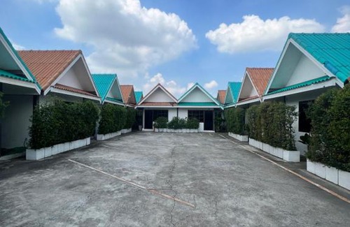 Sam Khok Ski Chalet | เรือนมาลี รีสอร์ท